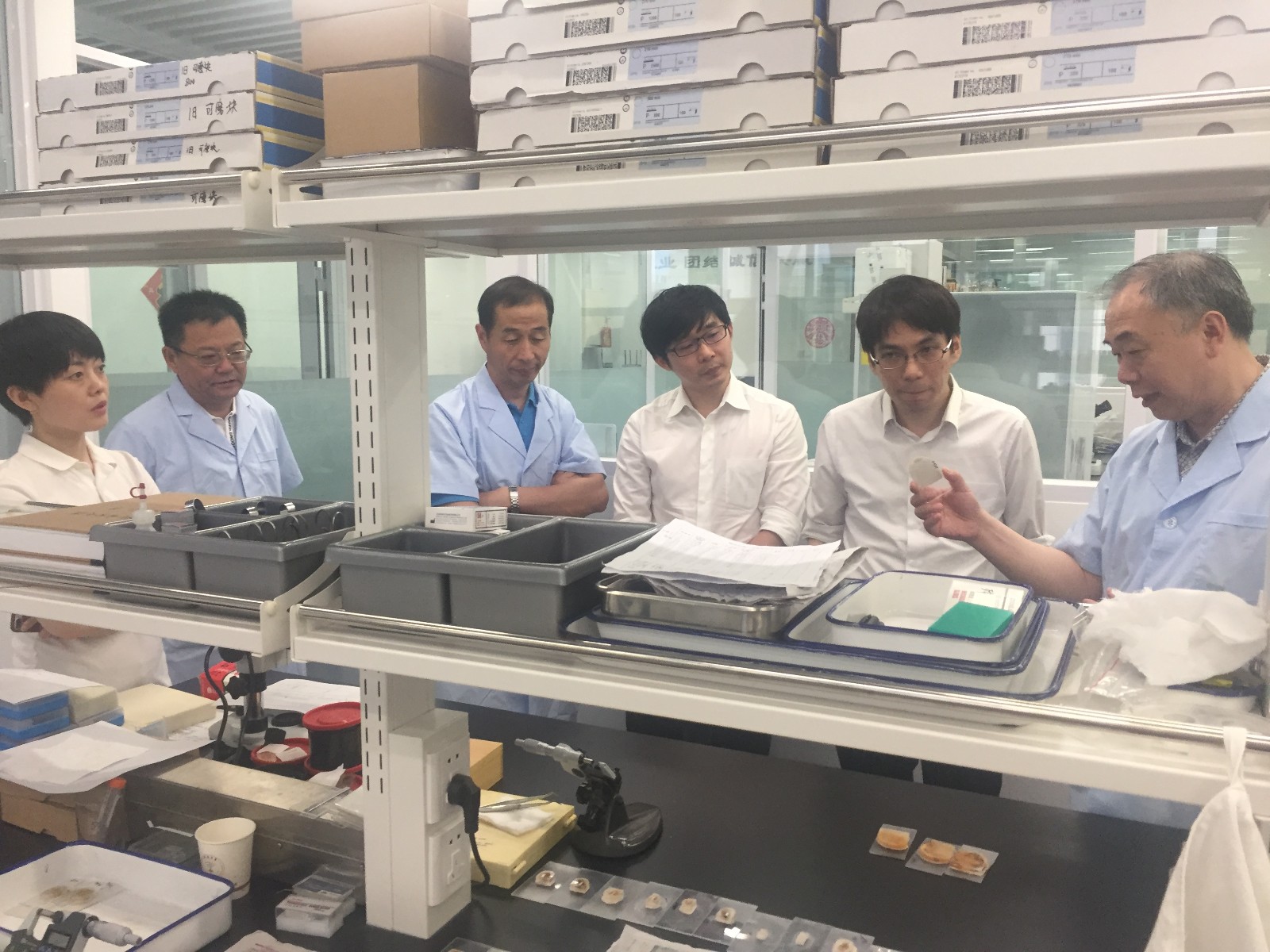 艾佧科技公司領導陪同參觀.jpg